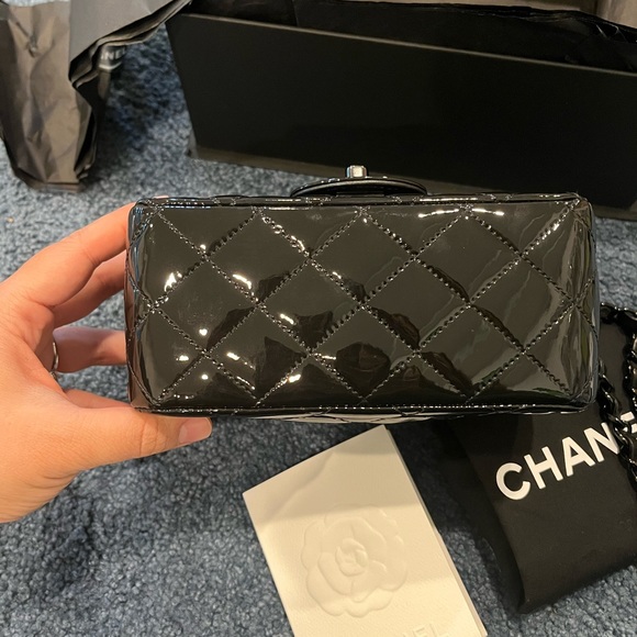 Chanel Mini Square So Black in Patent Leather 21B - Picture 4 of 16
